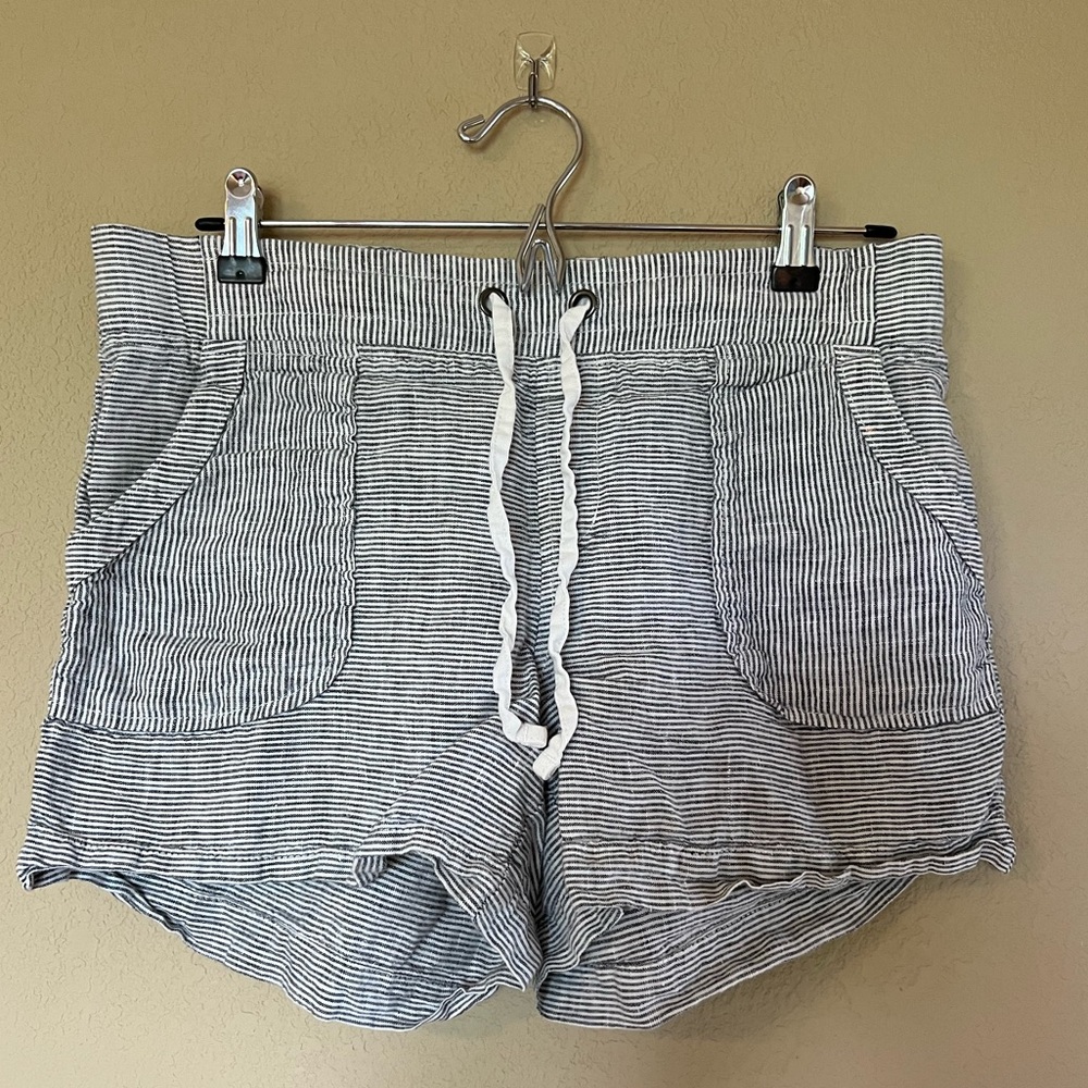 Athleta - Linen Shorts - Adjustable Waistband - Size 10